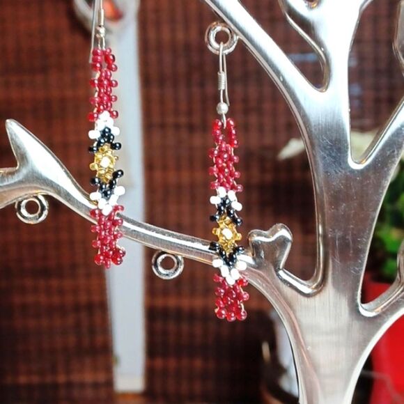 Womans Traditional tribal Beaded Hand Crafted Dangle Earrings - Picture 1 of 3